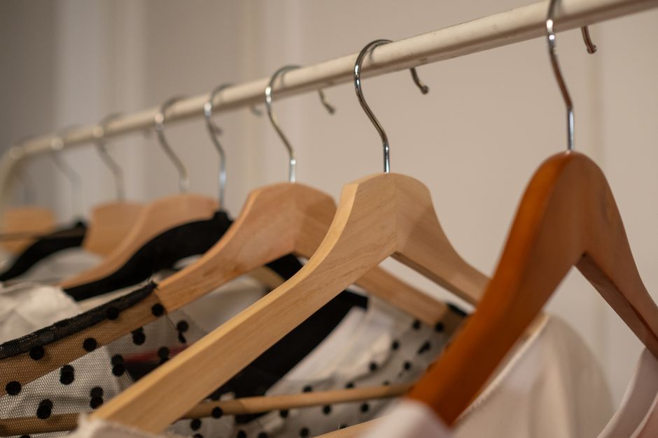 Wooden clothes hangers in an optimized reach-in closet