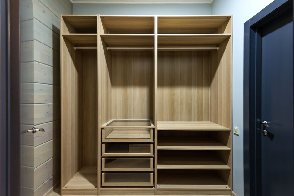 Modern closet drawers and wardrobe organizers